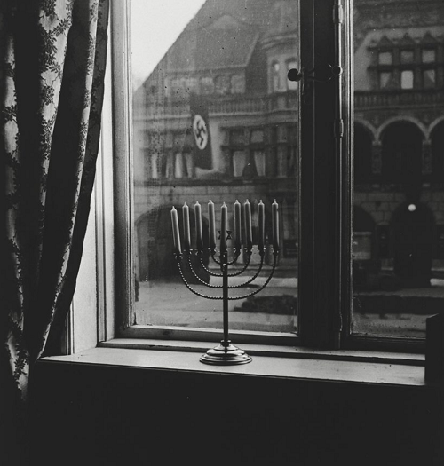 Hanukkah-menorah--Rahel-Posner-Kiel-1931