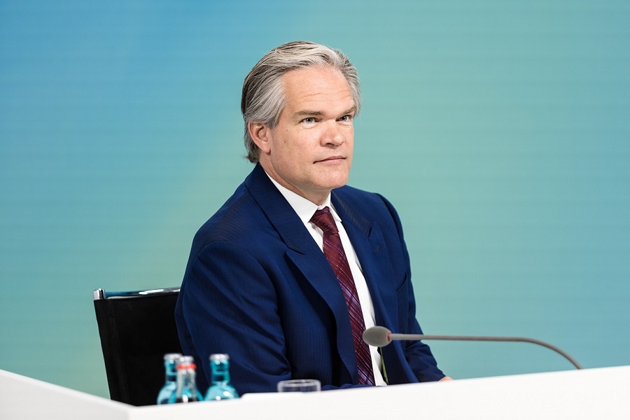 Stefan Simon at the 2021 Annual General Meeting of Deutsche Bank